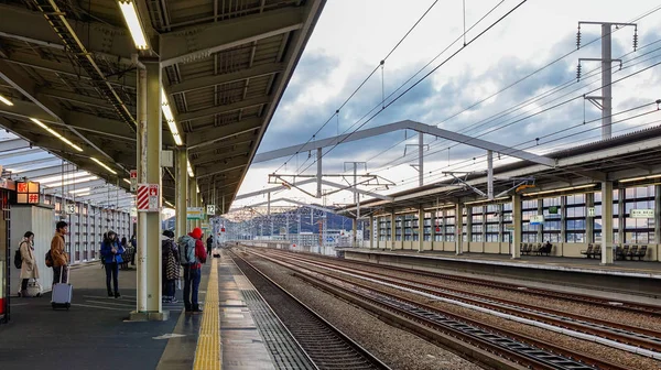 Platforma kolejowa w Himeji, Japonia — Zdjęcie stockowe