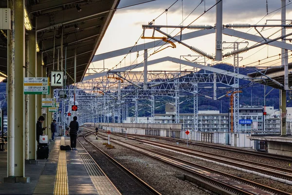 Himeji demiryolu platformu, Japonya — Stok fotoğraf