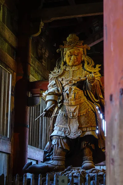 Diabo Deus no templo budista antigo — Fotografia de Stock