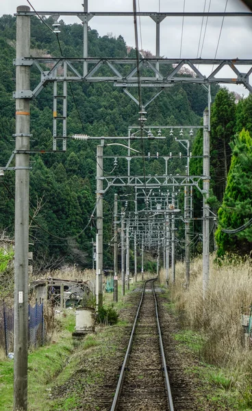 Eisenbahngleise in der Landschaft von Osaka, Japan — Stockfoto