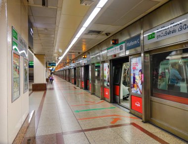Singapur Metro istasyonu 