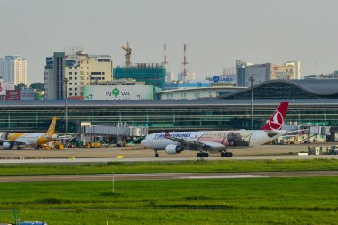 Yolcu uçakları piste Taksilemek