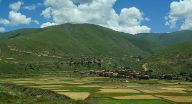 Garze Tibet, Çin'in dağ manzarası