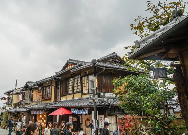 Starověké dřevěné domy v Kjótu, Japonsko — Stock fotografie