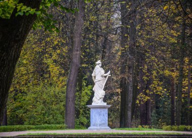 Rusya'da Pavlovsk Sarayı'nda sanat heykeli 