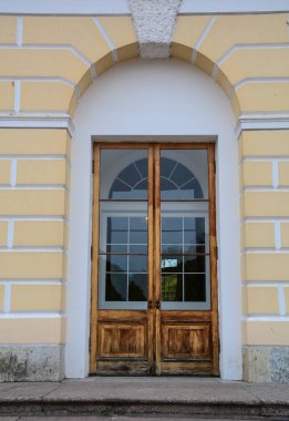 Antik sarayın cam ahşap kapı