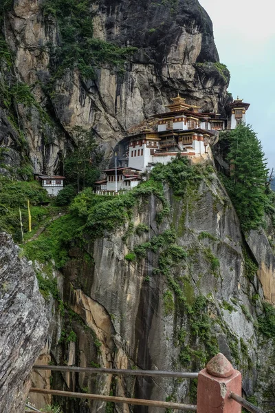 Taktsang klášter (tygří hnízdo) v Btaně — Stock fotografie