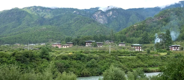 En bergsby i Thimphu, Bhutan — Stockfoto