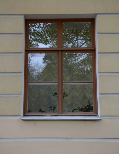 Glass window of ancient palace — Stock Photo, Image