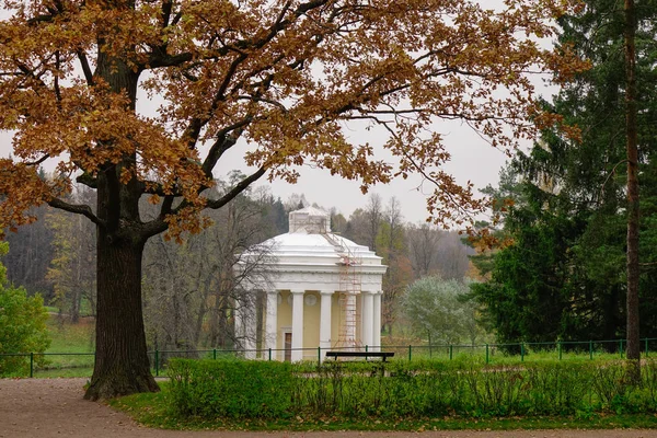 Paisajes otoñales de San Petersburgo, Rusia — Foto de Stock