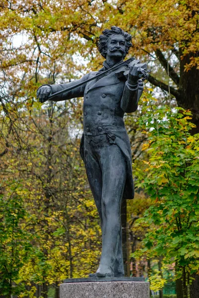 Art statue at Pavlovsk Palace in Russia — Stock Photo, Image
