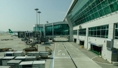 Havaalanında yerleştirme yolcu uçak 