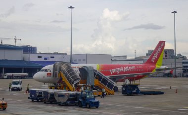 Havaalanında yerleştirme yolcu uçak 