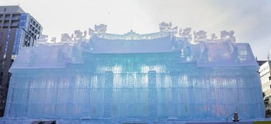 Yaya caddesinde buz heykeller