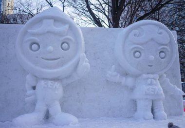 Yaya caddesinde buz heykeller