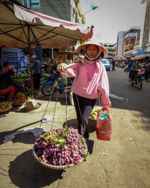 Dalat, Vietnam sokak pazarında Satıcılar 