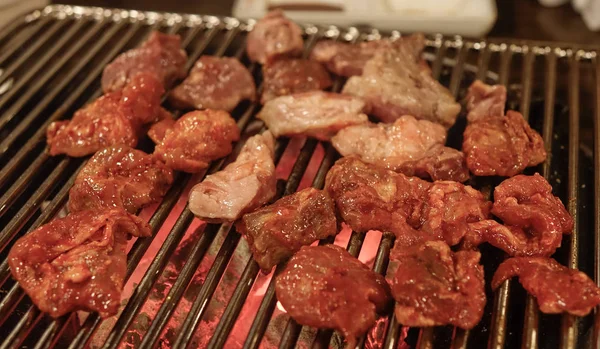 Grillat kött på traditionell restaurang — Stockfoto