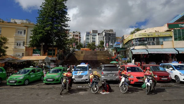 Rua perto do mercado principal em Dalat, Vietnã — Fotografia de Stock