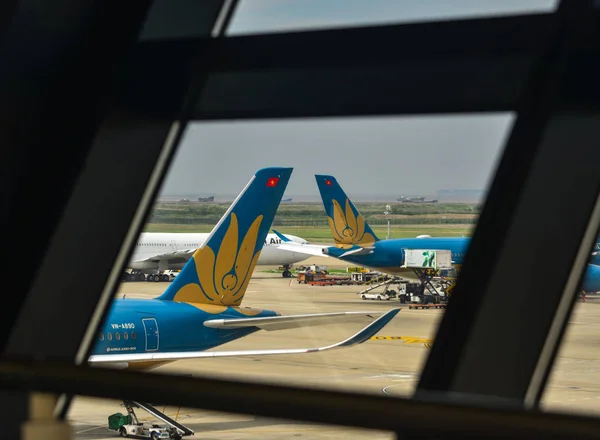 Passenger airplane at the airport — Stock Photo, Image