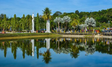 Şehir Parkı ile yansıma Gölü