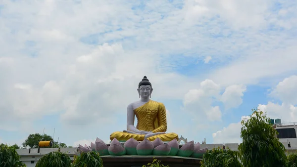 Άγαλμα γιγαντιαίου Βούδα σε Gaya, Ινδία — Φωτογραφία Αρχείου