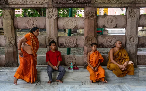 Gebete im Mahabodhi-Tempel — Stockfoto