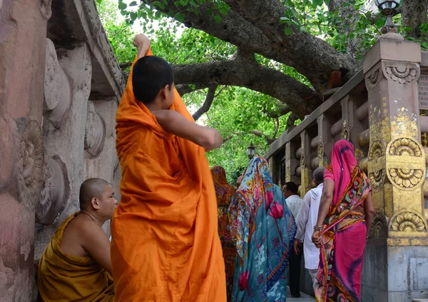 Böner på Mahabodhi Temple — Stockfoto