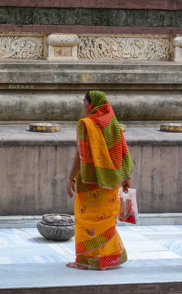 Gebeden bij Mahabodhi Temple — Stockfoto