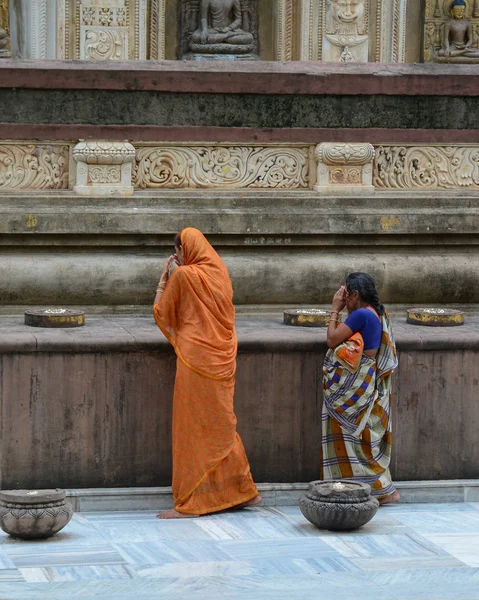 Gebeden bij Mahabodhi Temple — Stockfoto