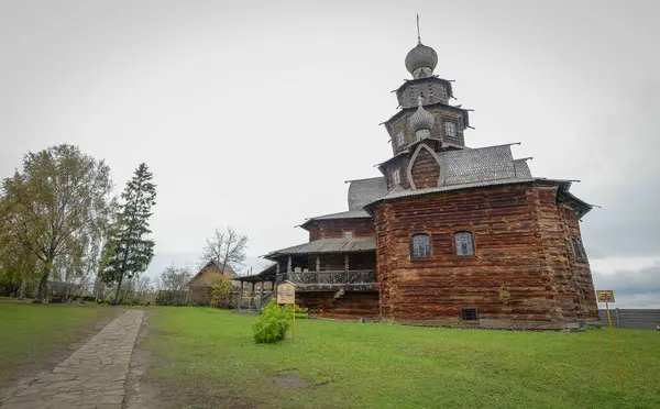 Gammalt trähus i Suzdal, Ryssland — Stockfoto