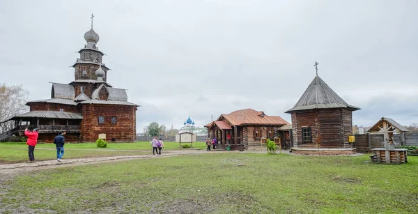 Ancient wooden house in Suzdal, Russia — Stock Photo, Image