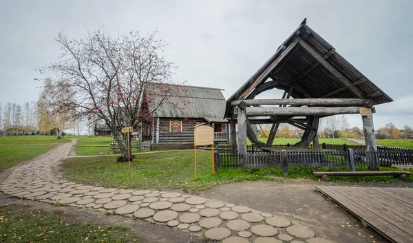 Ancient wooden house in Suzdal, Russia — Stock Photo, Image