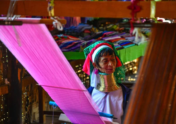 Mujer Kayan (gente de cuello largo ) —  Fotos de Stock