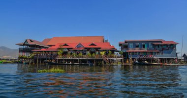 Inle Gölü, Myanmar üzerinde kayan Köyü 