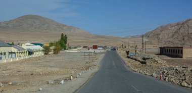 Ladakh'ta dağ yolu, Hindistan 