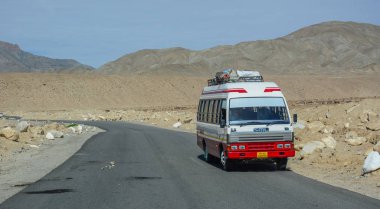 Ladakh'ta dağ yolu, Hindistan 