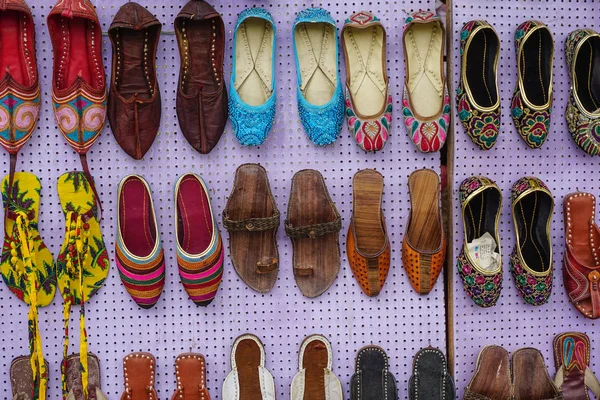 Colorful oriental ethnic shoes on flea market — Stock Photo, Image