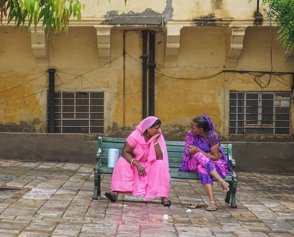 Indian women sitting on bench — Stock Photo, Image
