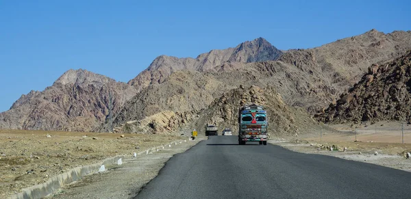 Camino de montaña en Ladakh, India — Foto de Stock