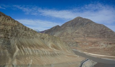 Keşmir & Jammu'nun dağ manzarası 