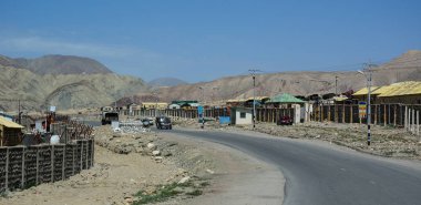 Ladakh'ta dağ yolu, Hindistan 