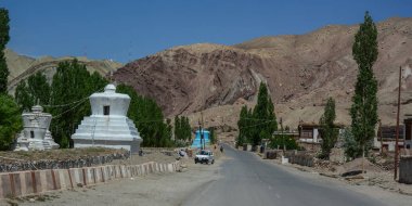 Ladakh'ta dağ yolu, Hindistan 
