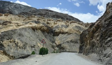 Ladakh'ta dağ yolu, Hindistan 