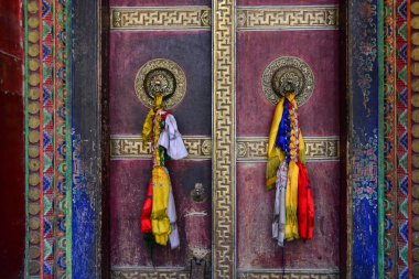 Tibet manastırında Gompa Kapısı
