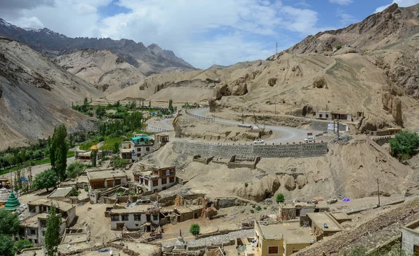 Aldeia de montanha tibetana em Leh, Índia — Fotografia de Stock