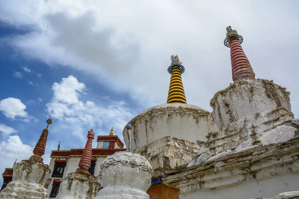 Templo tibetano antigo na montanha — Fotografia de Stock