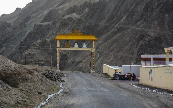 Ladakh'ta dağ yolu, Hindistan — Stok fotoğraf