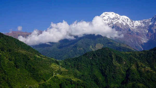 Pic enneigé du massif de l'Annapurna — Photo