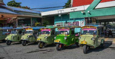 Çekçek veya tuk-tuk ham ayakta