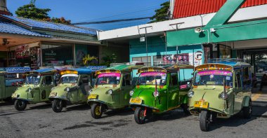 Çekçek veya tuk-tuk ham ayakta